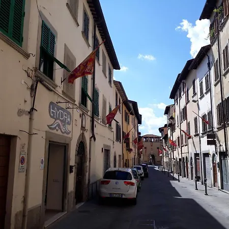 Casa Fedora -appartamento Uso Turistico Centro Storico Di Lägenhet